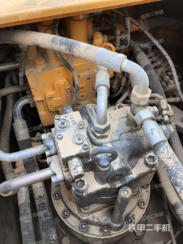 回轉(zhuǎn)馬達(dá)和主控閥(整機(jī)外觀) 回轉(zhuǎn)馬達(dá)和主控閥(整機(jī)外觀)