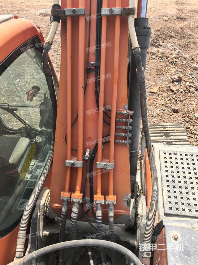 大臂背部俯視（工作和回轉(zhuǎn)裝置）