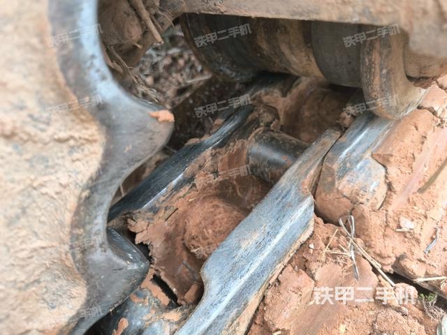 單側(cè)履帶整體(整機(jī)外觀) 單側(cè)履帶整體(整機(jī)外觀)