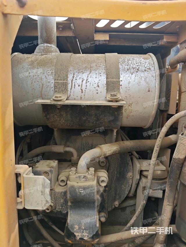 液壓泵艙室正面整體(整機(jī)外觀) 液壓泵艙室正面整體(整機(jī)外觀)