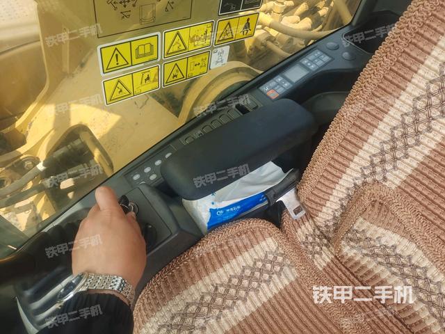 座椅后部(駕駛室部分) 座椅后部(駕駛室部分)