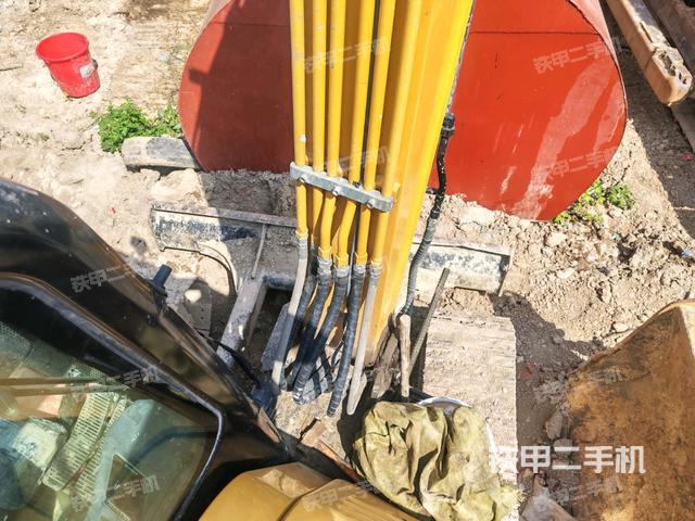 大臂背部俯視(工作和回轉(zhuǎn)裝置) 大臂背部俯視(工作和回轉(zhuǎn)裝置)