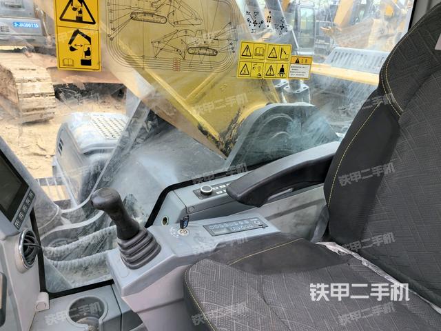 后窗玻璃角标（驾驶室部分）