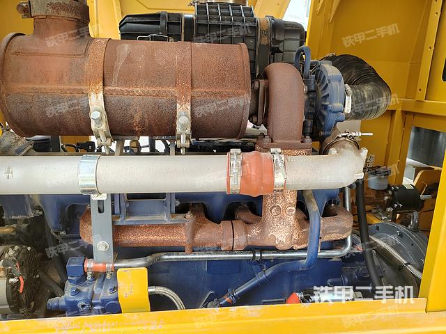 发动机右侧（整机外观及大件）