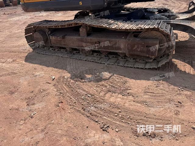 左側(cè)履帶整體?（行走機(jī)構(gòu)）