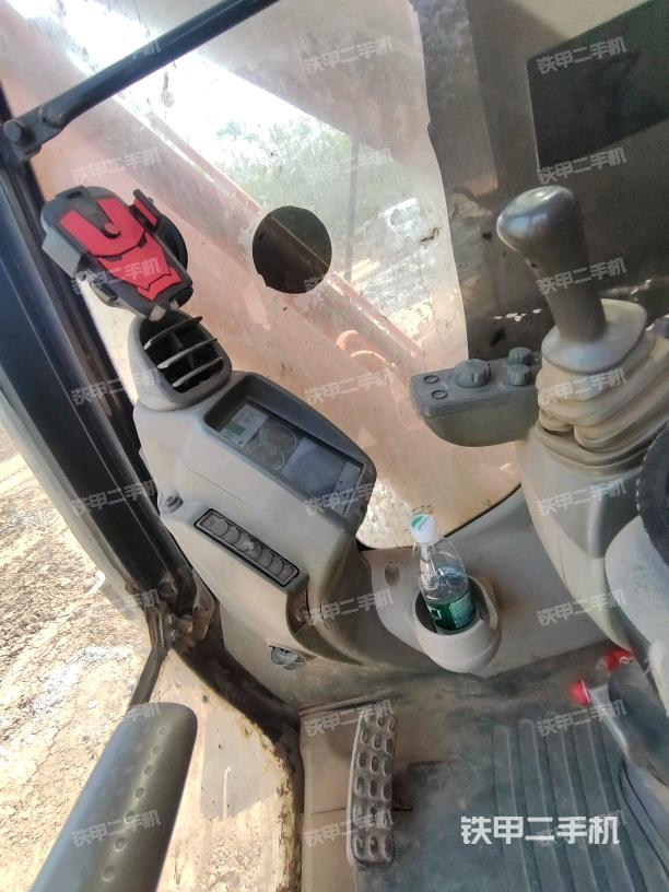 左后方玻璃角標(biāo)（駕駛室部分）