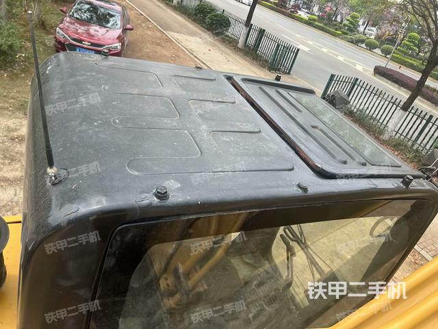 駕駛室頂部(整機外觀) 駕駛室頂部(整機外觀)