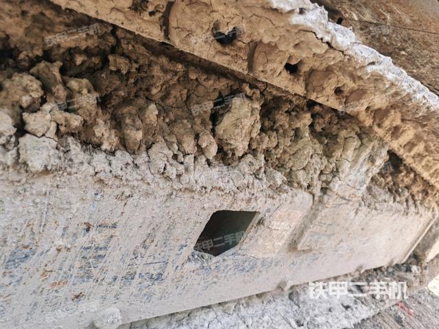 右側(cè)履帶整體?(行走機(jī)構(gòu)) 右側(cè)履帶整體?(行走機(jī)構(gòu))