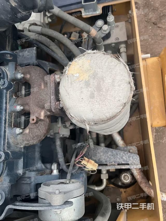 發(fā)動(dòng)機(jī)右側(cè)全景（壓路機(jī)發(fā)動(dòng)機(jī)艙）