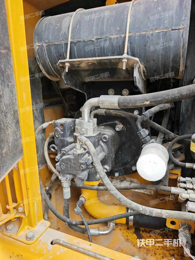 液壓泵艙室正面整體（整機(jī)外觀）