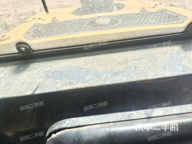 駕駛室頂蓬內(nèi)（壓路機(jī)駕駛室）