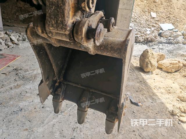 鏟斗右后整體（工作和回轉(zhuǎn)裝置）