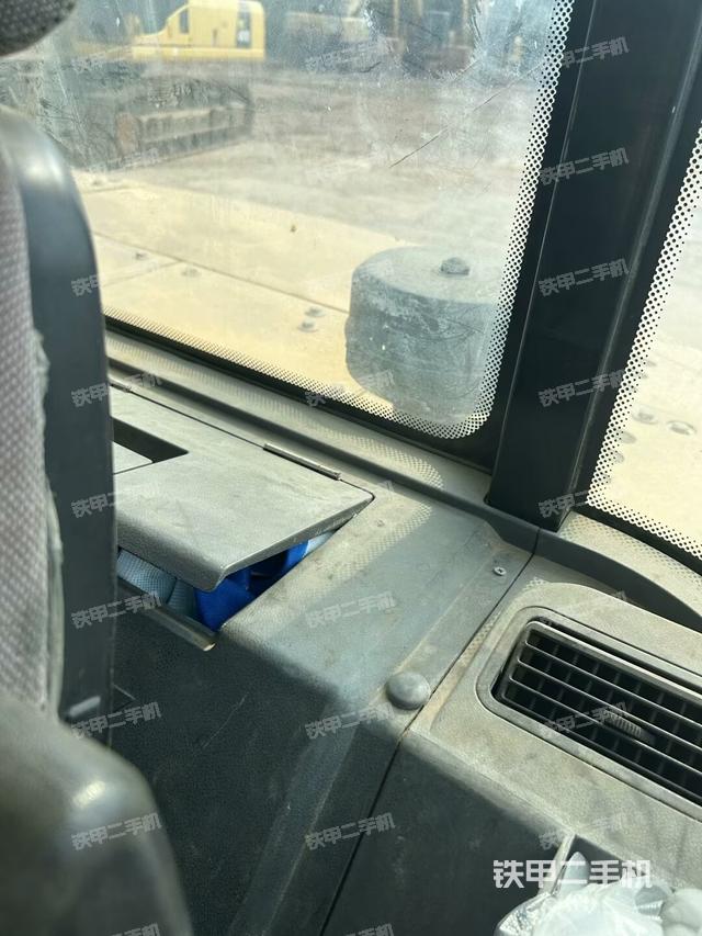 后窗玻璃角標（駕駛室部分）