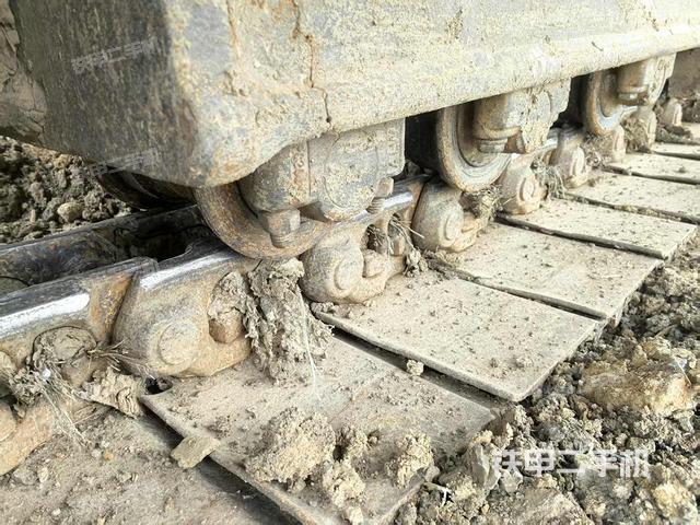 單側(cè)履帶整體(整機(jī)外觀) 單側(cè)履帶整體(整機(jī)外觀)