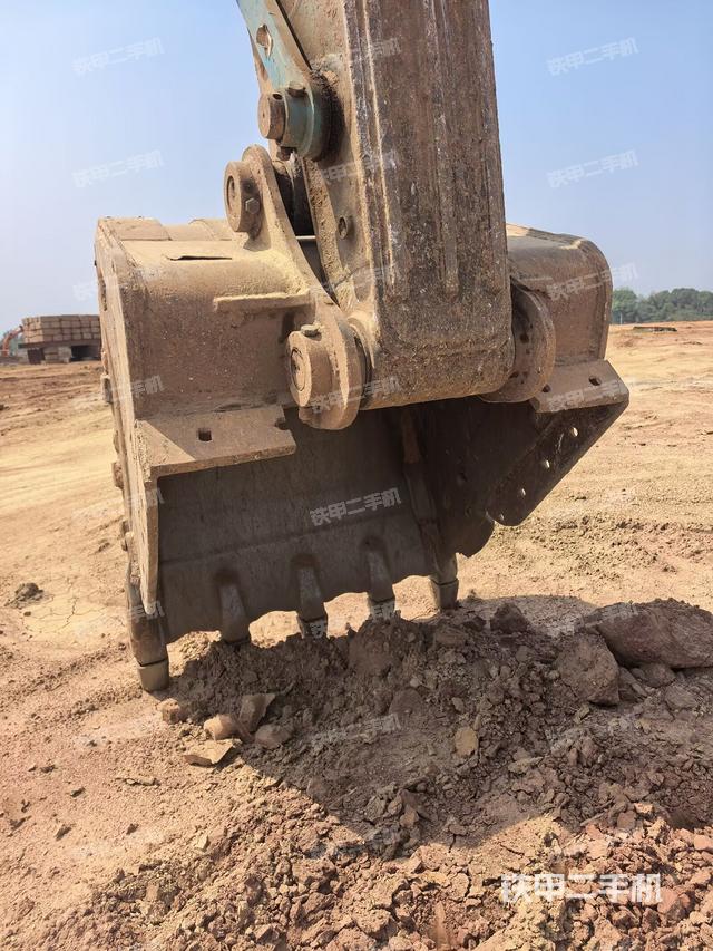 鏟斗右后整體（工作和回轉(zhuǎn)裝置）