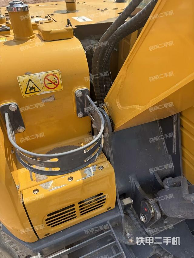 大臂根部?斜（工作和回轉(zhuǎn)裝置）