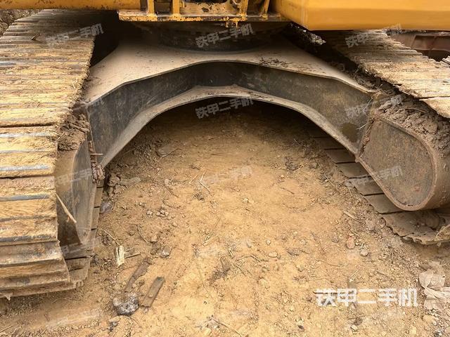 大臂根部?斜視(工作和回轉(zhuǎn)裝置) 大臂根部?斜視(工作和回轉(zhuǎn)裝置)