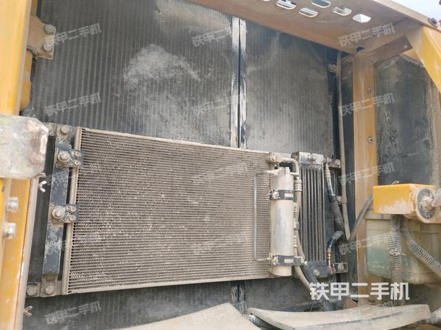 散熱器正面(大件艙室) 散熱器正面(大件艙室)