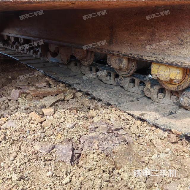 單側(cè)履帶整體(整機(jī)外觀) 單側(cè)履帶整體(整機(jī)外觀)