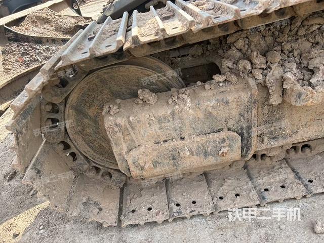 左驅(qū)動輪（行走機構(gòu)）