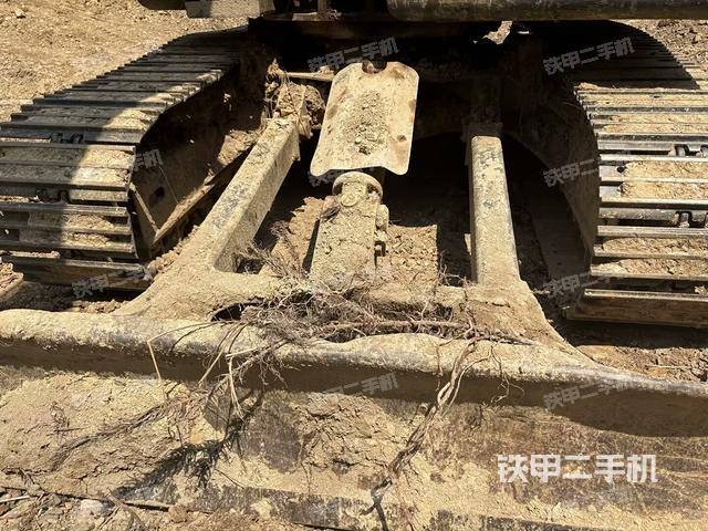 轉盤和下車架正前(工作和回轉裝置) 轉盤和下車架正前(工作和回轉裝置)