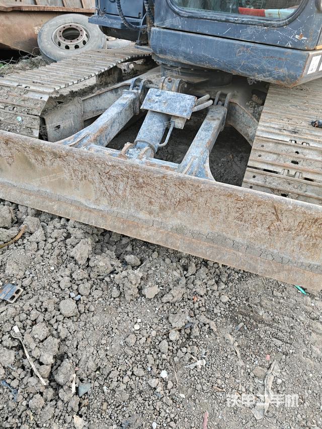 轉(zhuǎn)盤和下車架正前（工作和回轉(zhuǎn)裝置）