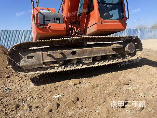 单侧履带整体（整机外观）