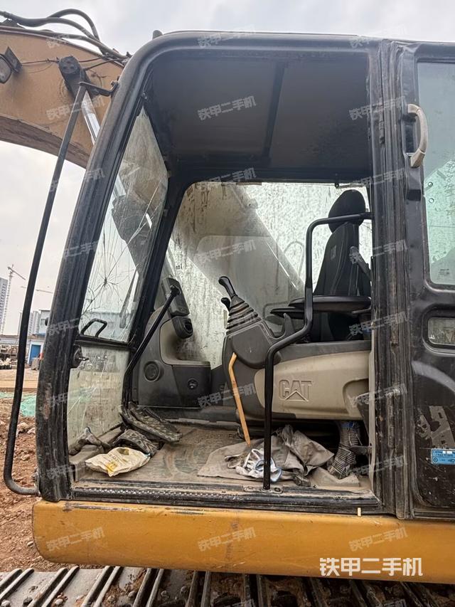 駕駛室整體（整機外觀）