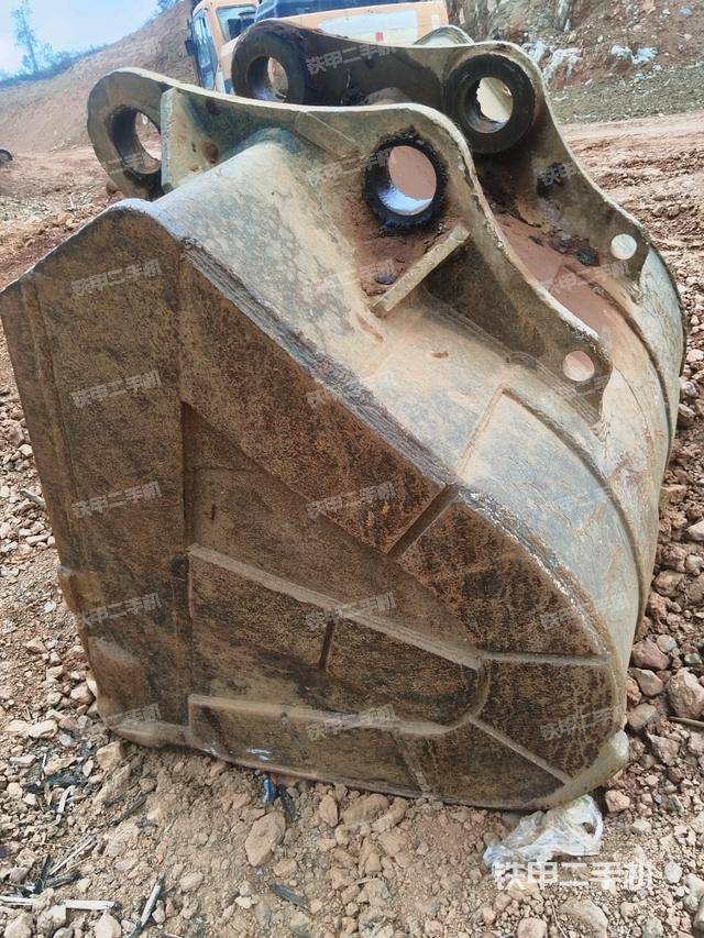 铲斗右后整体（工作和回转装置）