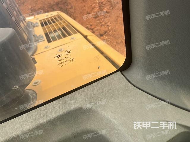 座椅左側(cè)控制臺/音響/含左手柄(駕駛室部分) 座椅左側(cè)控制臺/音響/含左手柄(駕駛室部分)