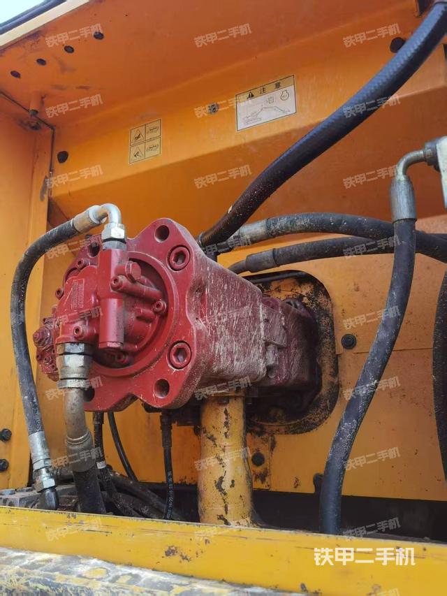 液壓泵艙室正面整體（整機(jī)外觀）