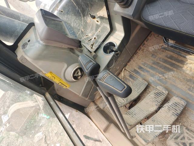 座椅右側控制臺/鑰匙門/油門/含右手柄（駕駛室部分）