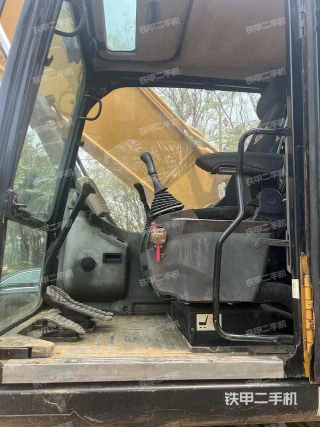 駕駛室整體(整機外觀) 駕駛室整體(整機外觀)