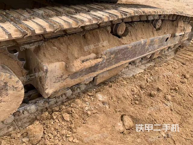 單側(cè)履帶整體(整機(jī)外觀) 單側(cè)履帶整體(整機(jī)外觀)