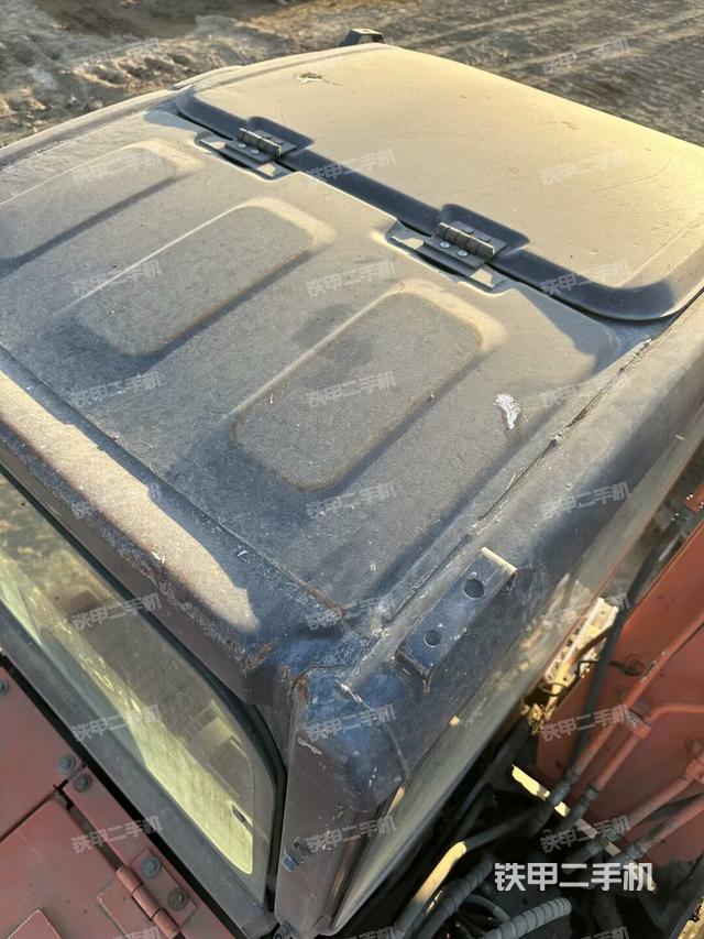 驾驶室顶部（整机外观）