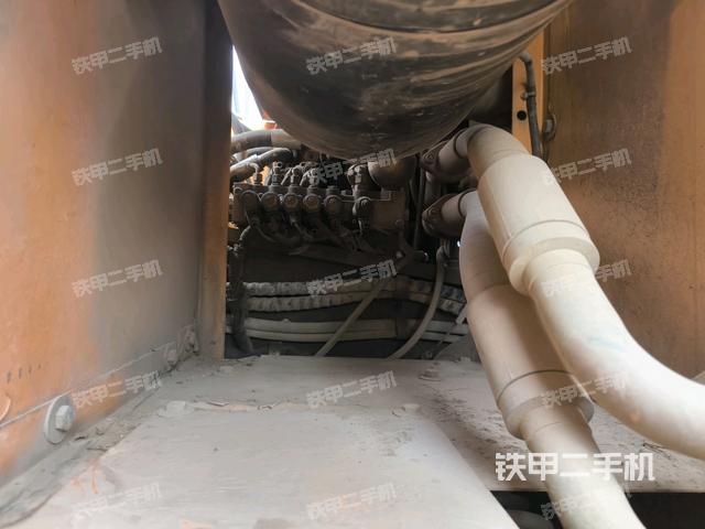 液壓泵斜45?右(大件艙室) 液壓泵斜45?右(大件艙室)