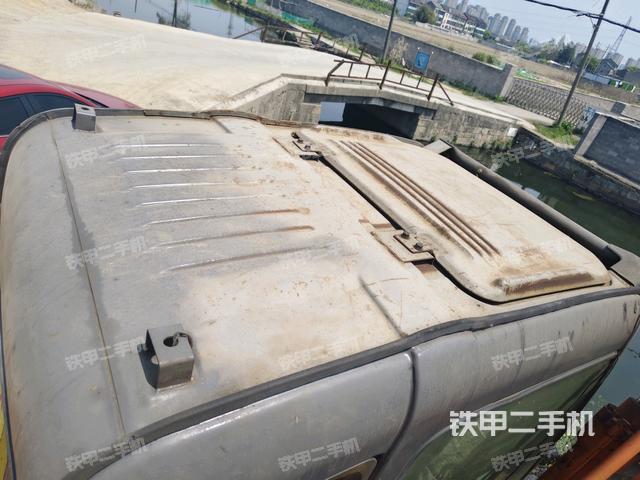 駕駛室頂部(整機外觀) 駕駛室頂部(整機外觀)