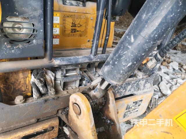 大臂背部俯視（工作和回轉(zhuǎn)裝置）