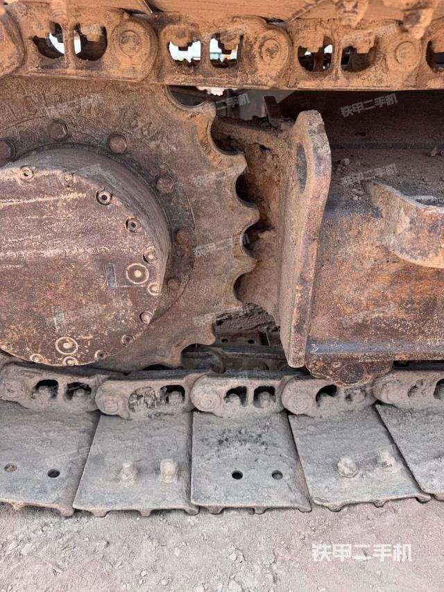 右驅(qū)動輪（行走機(jī)構(gòu)）