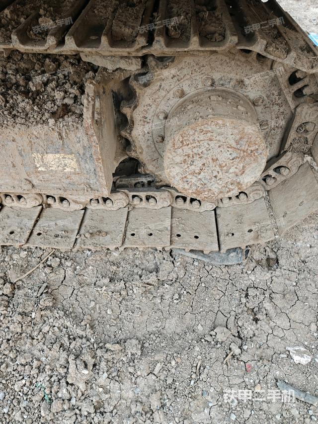 左驅(qū)動輪（行走機構(gòu)）