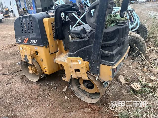 右后45°（壓路機(jī)整機(jī)外觀）