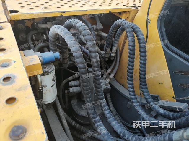 回轉(zhuǎn)馬達(dá)和主控閥(整機(jī)外觀) 回轉(zhuǎn)馬達(dá)和主控閥(整機(jī)外觀)