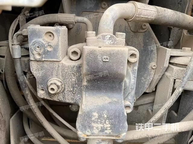 液壓泵艙室正面整體(整機(jī)外觀) 液壓泵艙室正面整體(整機(jī)外觀)