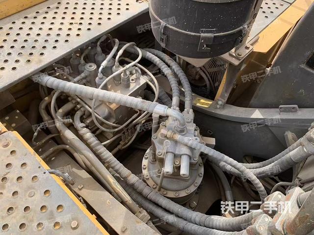 回轉(zhuǎn)馬達(dá)和主控閥(整機(jī)外觀) 回轉(zhuǎn)馬達(dá)和主控閥(整機(jī)外觀)