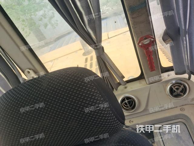 座椅右側(cè)控制臺(tái)/鑰匙門(mén)/油門(mén)/含右手柄（駕駛室部分）