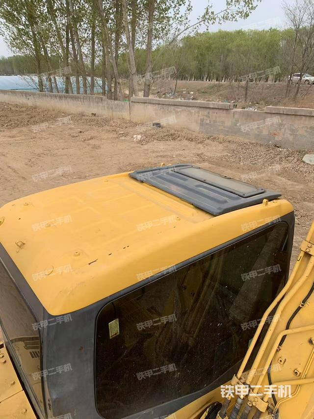 駕駛室頂部（整機外觀）