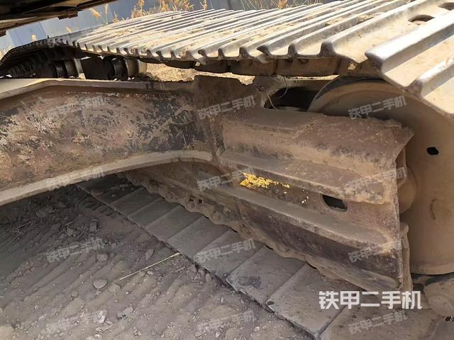 單側(cè)履帶整體(整機(jī)外觀) 單側(cè)履帶整體(整機(jī)外觀)