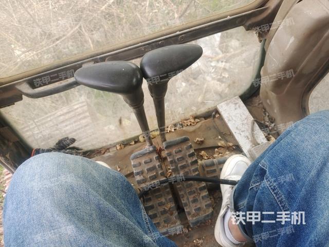 右側玻璃角標（駕駛室部分）