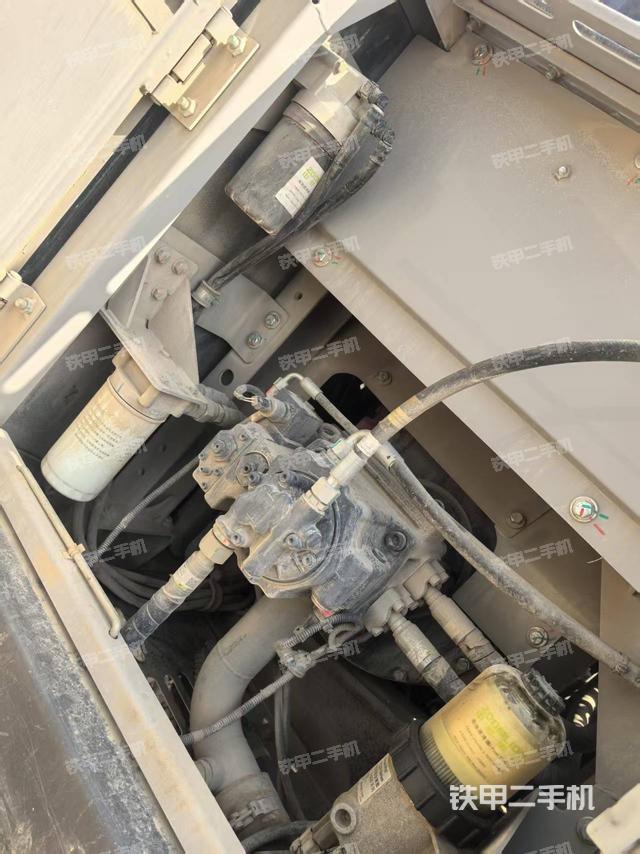 液壓泵艙室正面整體（整機(jī)外觀）