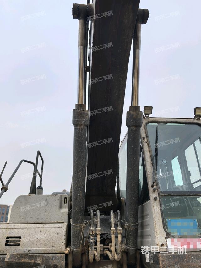 大臂油缸整體?豎拍（工作和回轉(zhuǎn)裝置）